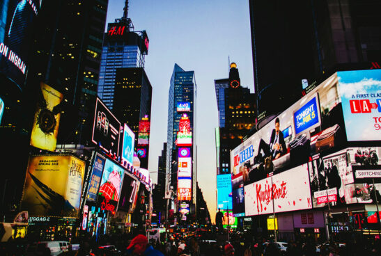 https://www.signprintid.com/wp-content/uploads/2024/07/illuminated-signs-gallery-1-547x368.jpg