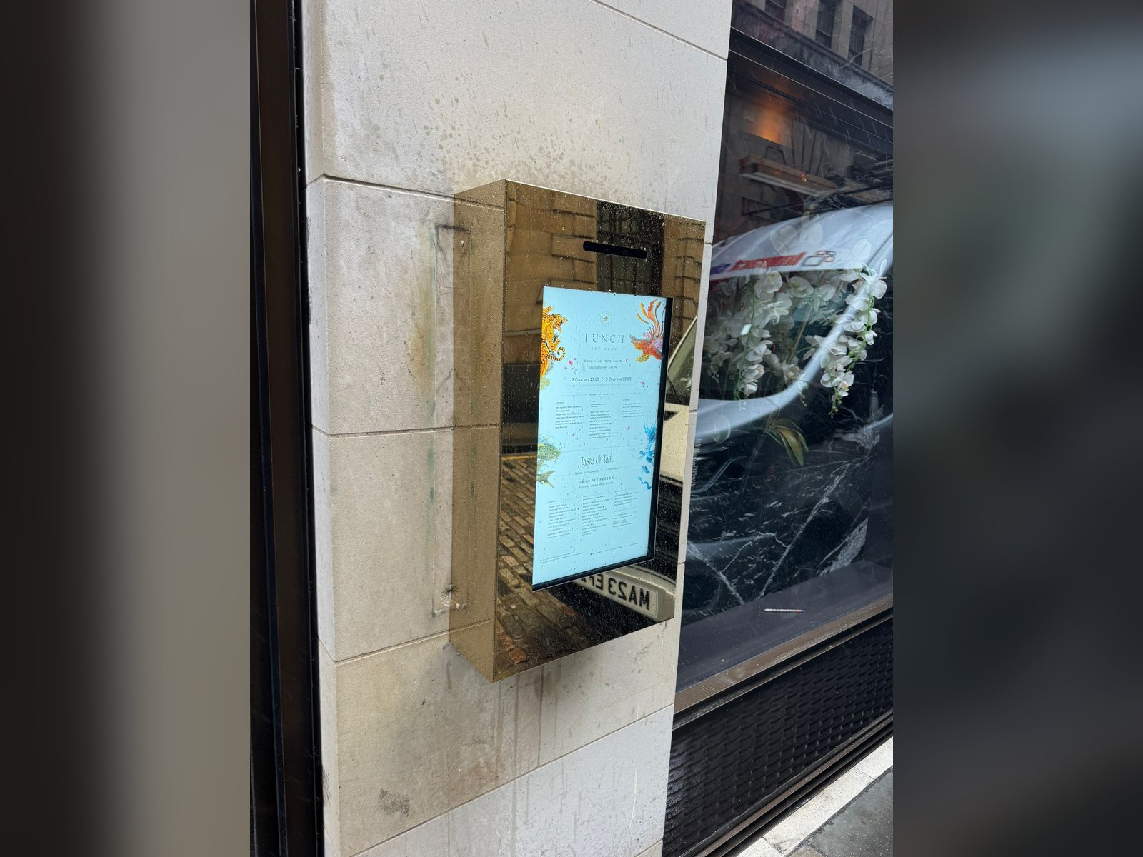 Outdoor high brightness digital screen in a reflective bronze housing