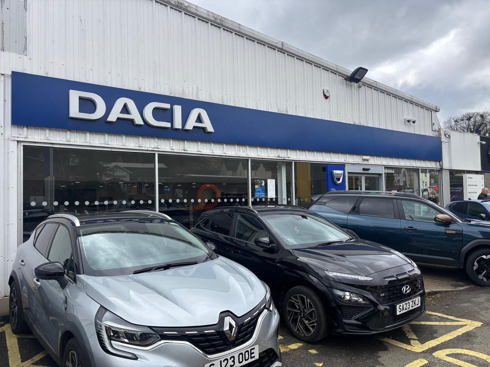 Full length dealership fascia sign