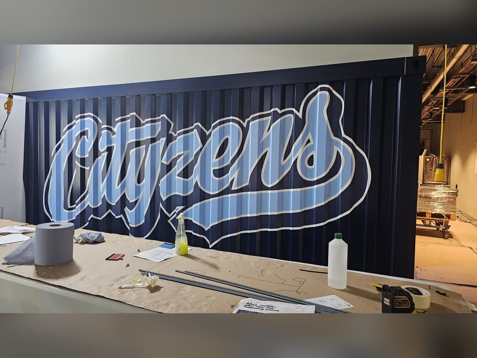 Printed graphic on a shipping container
