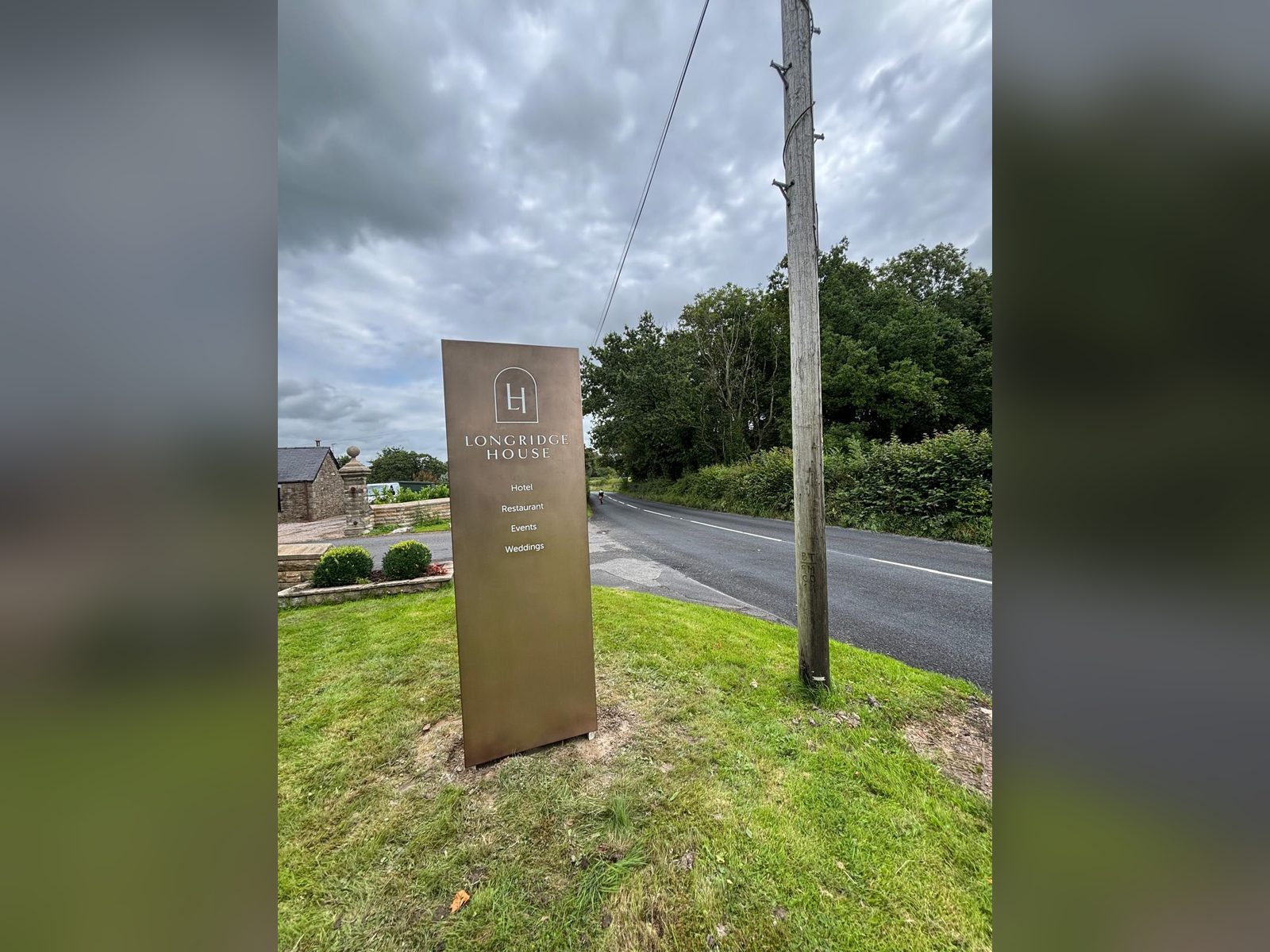 Bronze effect monolith sign at a country house venue