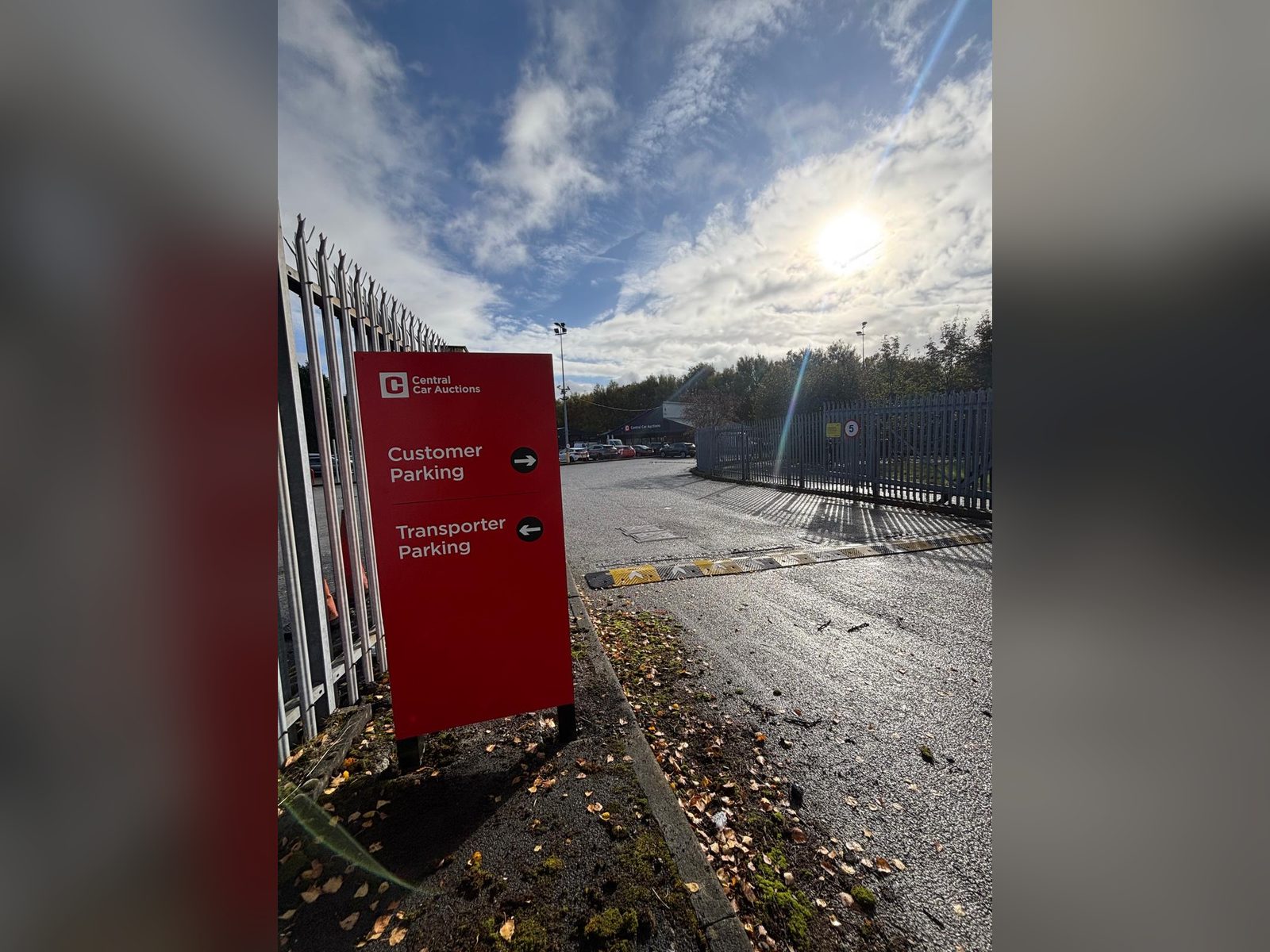 Car park directional sign for a vehicle auction site