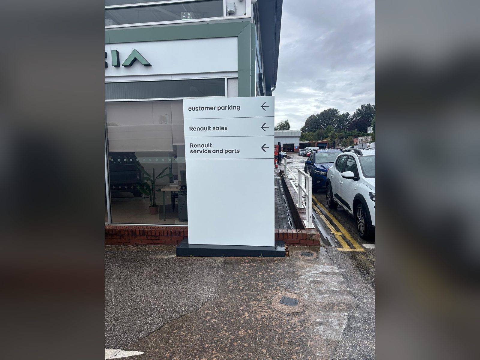 Directional totem for customer parking and service at a dealership